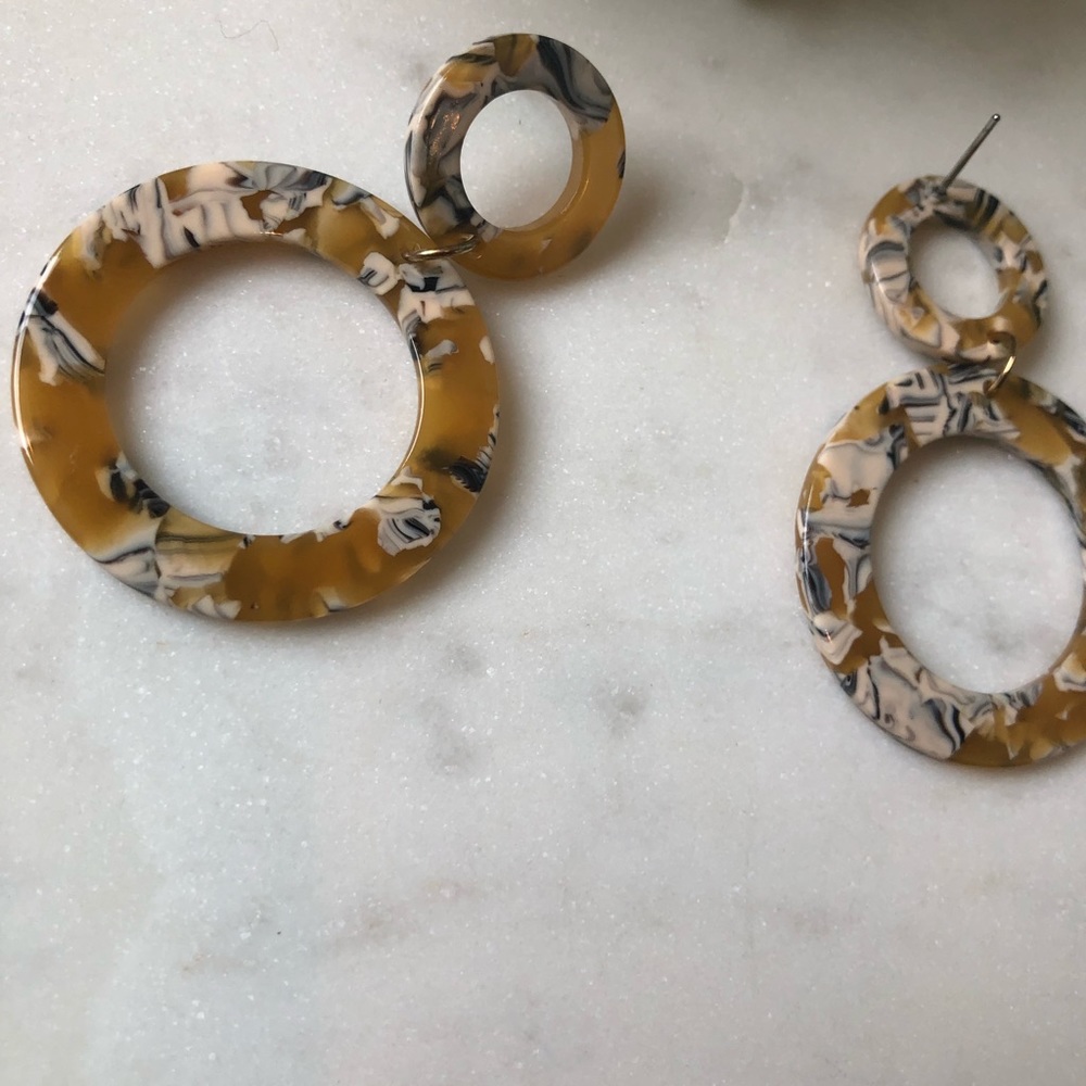The Naomi - Mustard Resin Earrings - Picture 3 of 5
